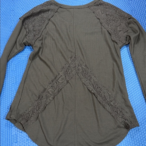 GRAY LACE SHOULDER THERMAL LONG SLEEVE - Picture 8 of 8